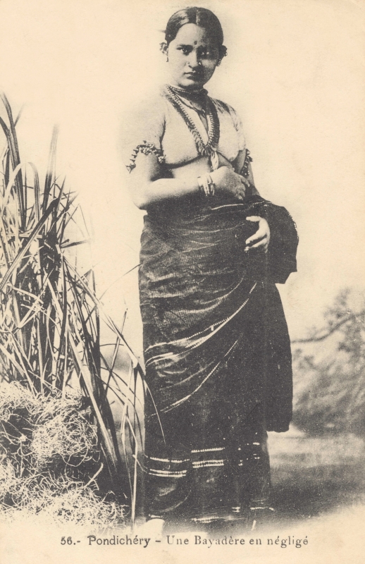 15-22 - Pondichery - bayadere en neglige